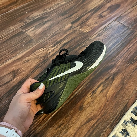 Nike Metcon flyknit, Hunter green/black/white, size 8.5 - Picture 3 of 3